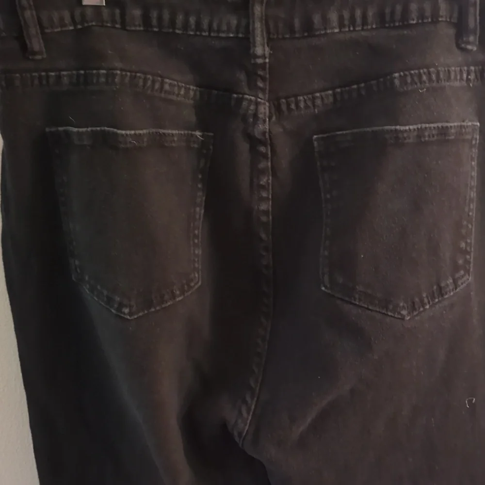 Distressed skinny jeans - Picture 3 of 3